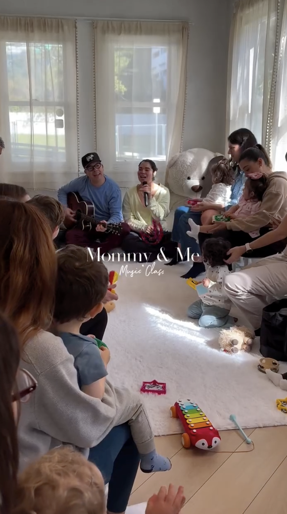 Families singing together at a Mommy and Me music class