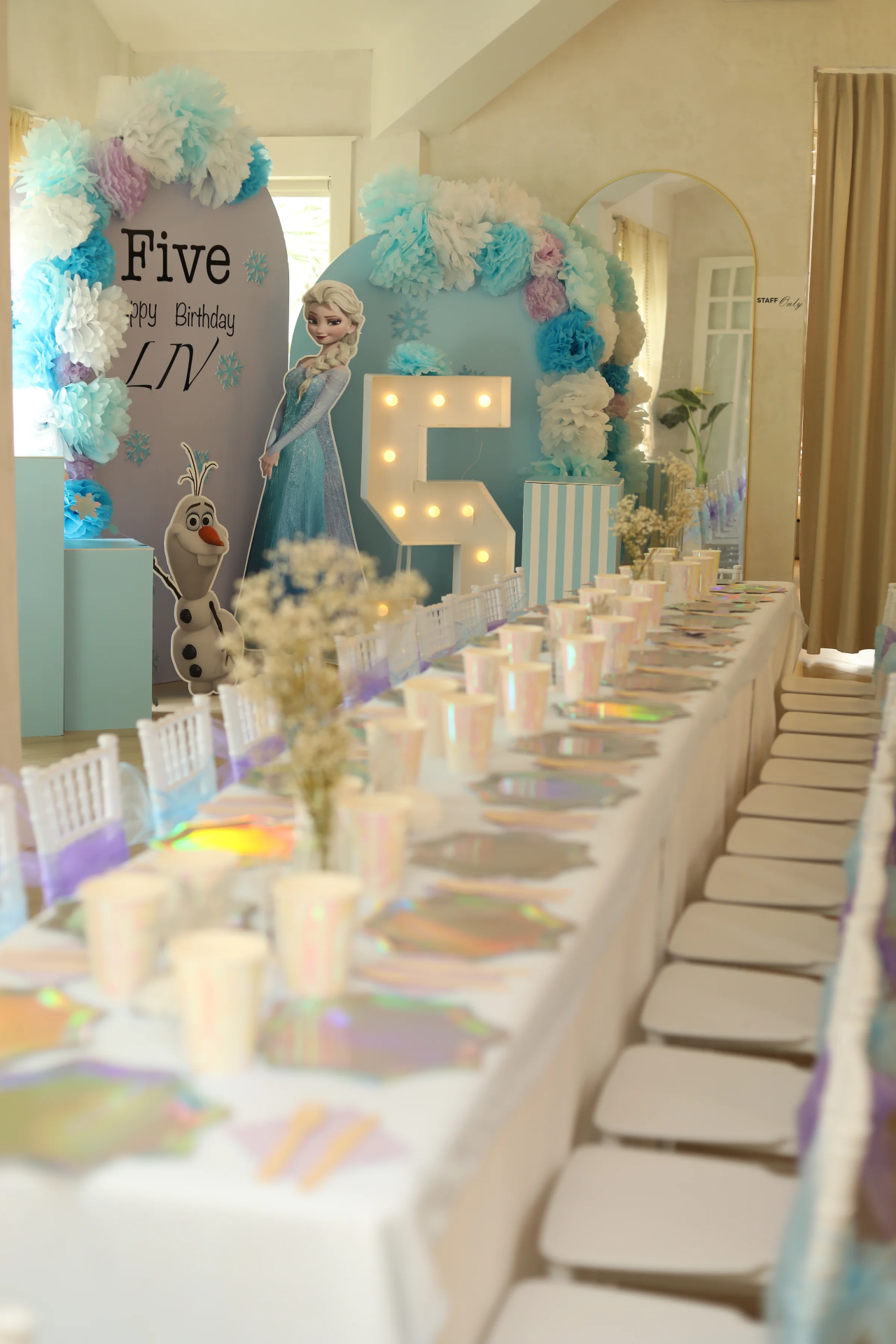 LOULOU HOUSE private floor set for a Frozen-themed birthday with pastel arches and marquee letter